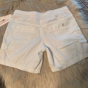 NWT Union Bay white cargo shorts.